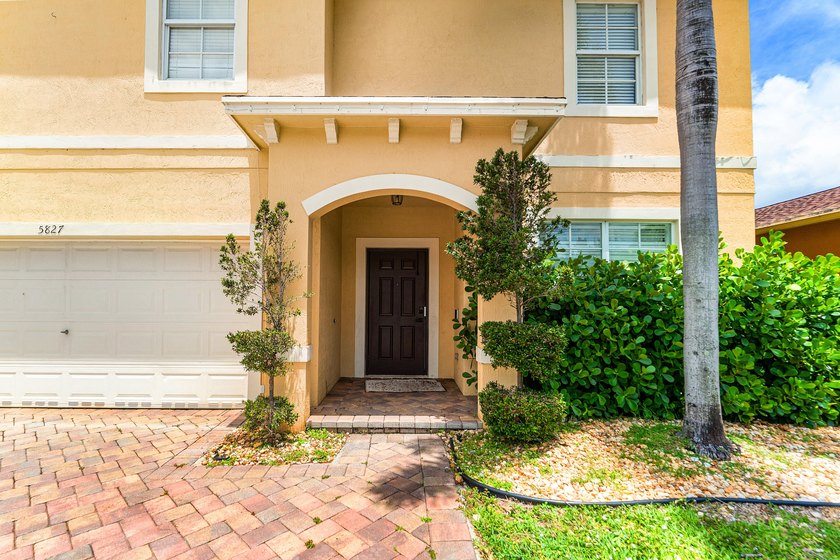 Bring all offers!!! Experience luxury living in this beautifully - photo 4