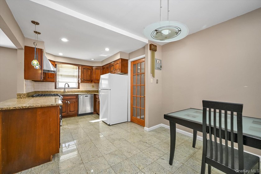 Detached double brick, large two family in prime North Flushing - photo 12