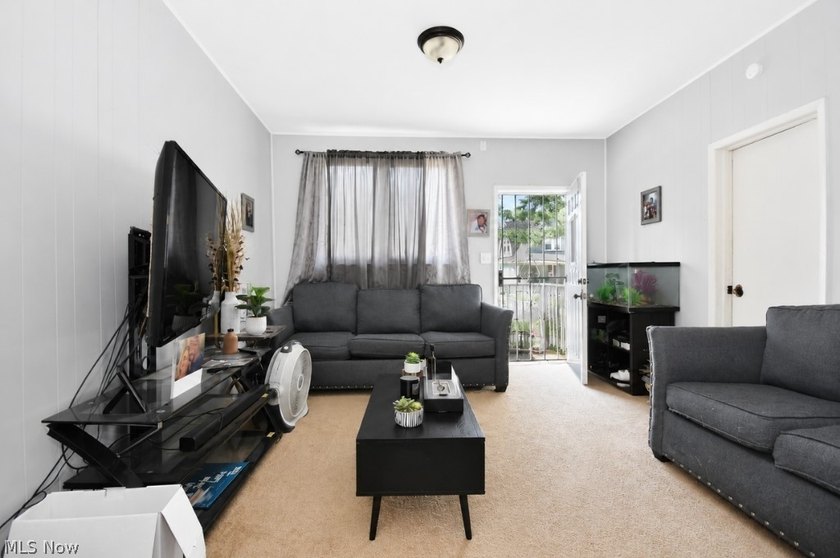 Opportunity awaits at 15811 Arcade Ave! This well-maintained - photo 5