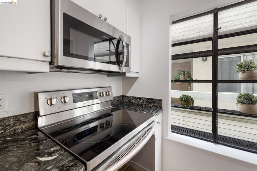 Live big in the Hilltop area of Richmond with this comfortable - photo 5