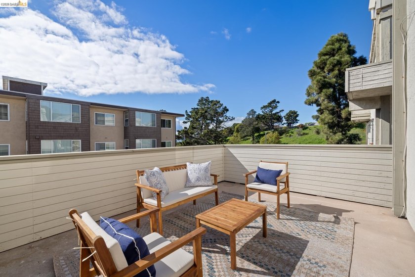 Live big in the Hilltop area of Richmond with this comfortable - photo 8