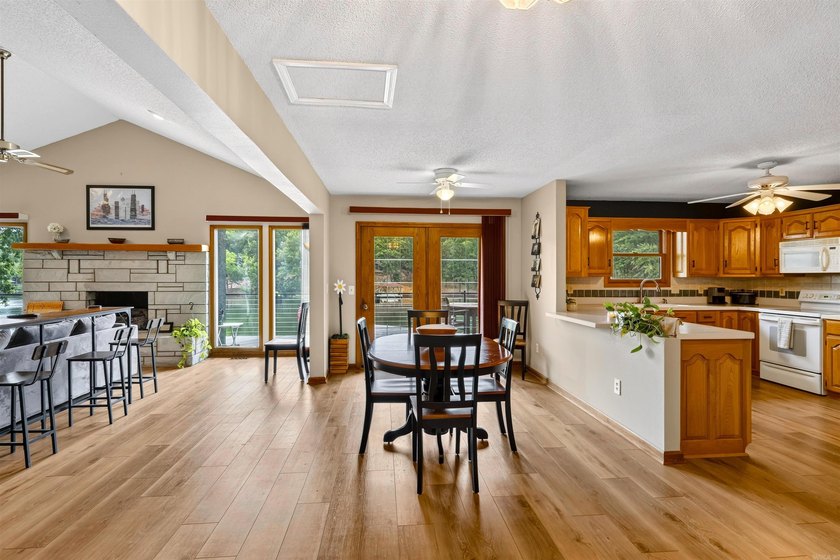 Lake Cortez Waterfront Retreat! Tucked away on a quiet - photo 7