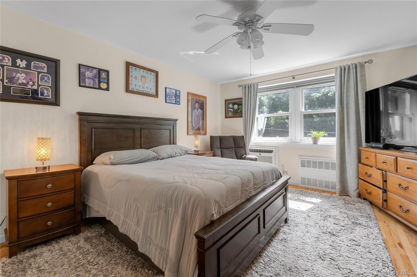 Beautifully maintained 3rd floor Glen Pearsall Coop! Spacious - photo 6