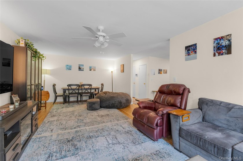 Beautifully maintained 3rd floor Glen Pearsall Coop! Spacious - photo 7