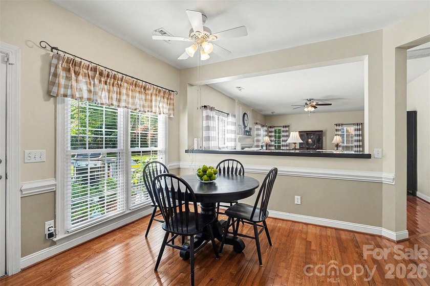 Welcome to sought after Hunter Oaks! This beautifully maintained - photo 12
