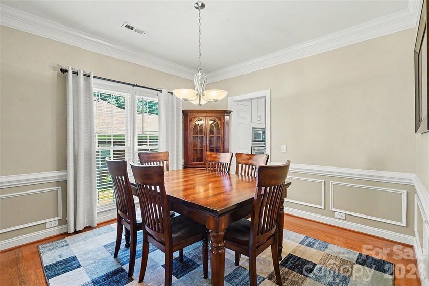 Welcome to sought after Hunter Oaks! This beautifully maintained - photo 13