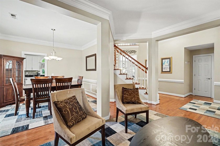 Welcome to sought after Hunter Oaks! This beautifully maintained - photo 16