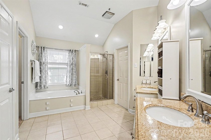 Welcome to sought after Hunter Oaks! This beautifully maintained - photo 22