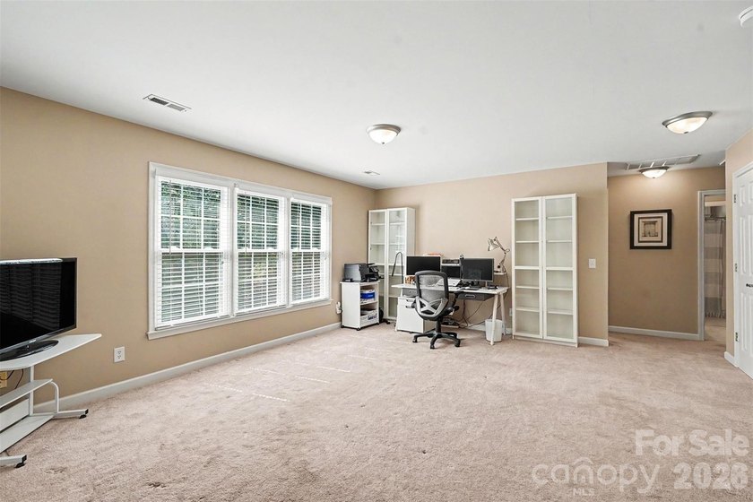 Welcome to sought after Hunter Oaks! This beautifully maintained - photo 27