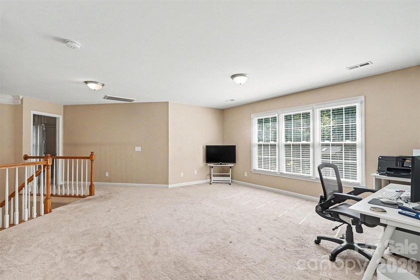 Welcome to sought after Hunter Oaks! This beautifully maintained - photo 28