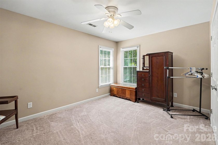 Welcome to sought after Hunter Oaks! This beautifully maintained - photo 29
