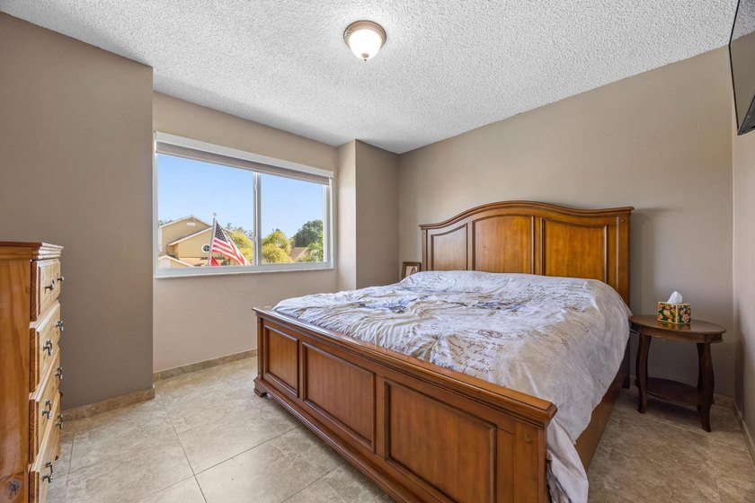 **Stunning 2-Story Lakeview Home with Breathtaking Sunsets** - photo 29