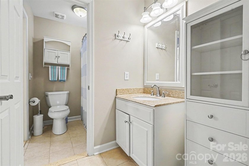 Welcome to sought after Hunter Oaks! This beautifully maintained - photo 31