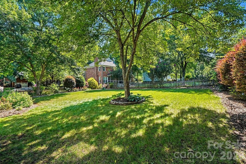 Welcome to sought after Hunter Oaks! This beautifully maintained - photo 35