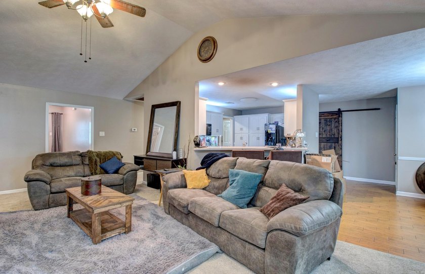 Opportunity awaits in this well designed 3 bedroom, 2 bathroom - photo 5