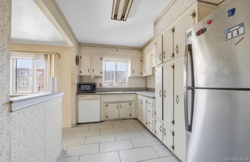 MOTIVATED SELLER! Opportunity awaits with this 3-bedroom, 2 - photo 6