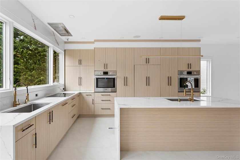 Discover modern luxury in this stunning new construction home - photo 10
