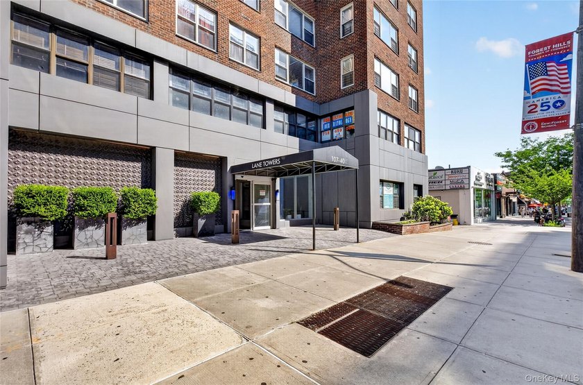 Beautifully renovated high-floor 2-bedroom, 1-bath co-op - photo 3