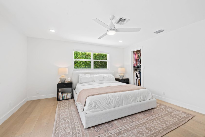 Nestled in Bermuda Riviera, this updated one-story residence - photo 13