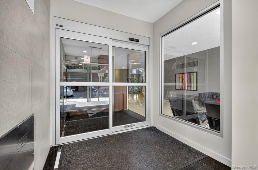 Beautifully renovated high-floor 2-bedroom, 1-bath co-op - photo 4