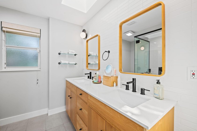 Nestled in Bermuda Riviera, this updated one-story residence - photo 14