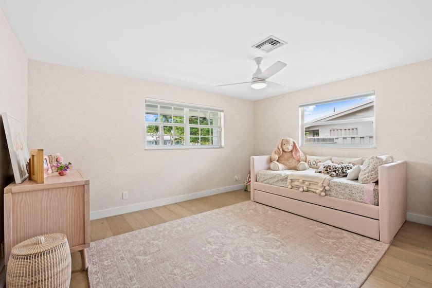 Nestled in Bermuda Riviera, this updated one-story residence - photo 16