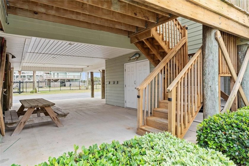 A boat slip come with townhomw in a gated community!!! if you've - photo 27