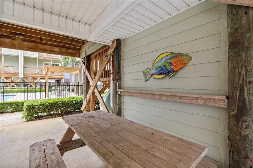 A boat slip come with townhomw in a gated community!!! if you've - photo 28