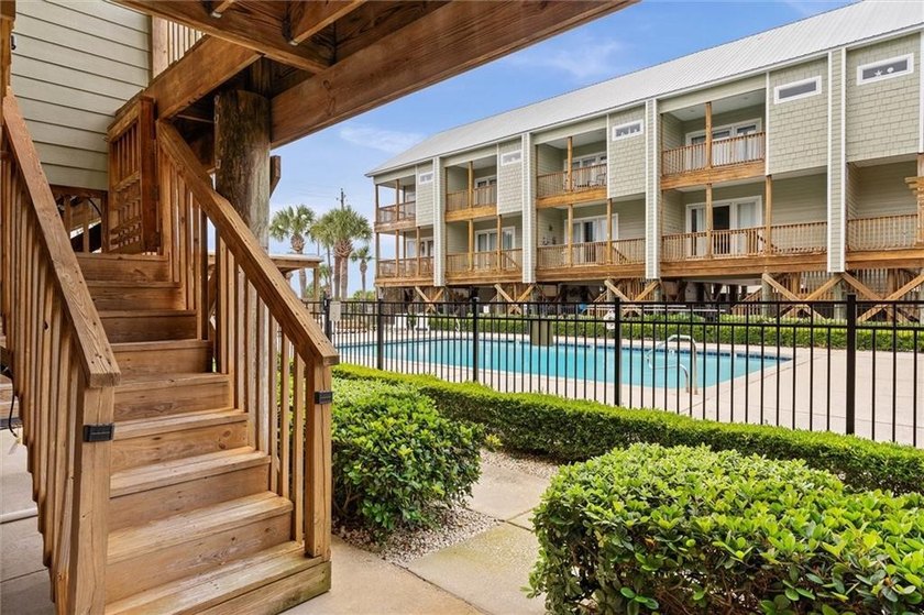 A boat slip come with townhomw in a gated community!!! if you've - photo 29