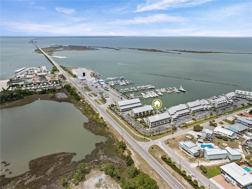 A boat slip come with townhomw in a gated community!!! if you've - photo 36