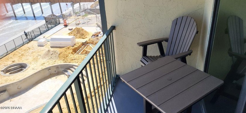 Newly Remodeled Oceanfront Condo This direct oceanfront - photo 8