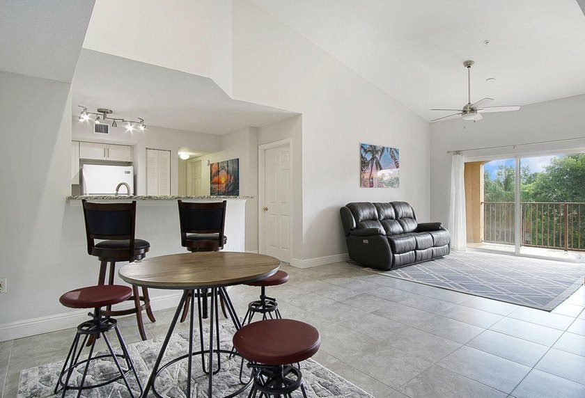 Welcome to this charming 3-bedroom, 2-bathroom with a GARAGE - photo 4