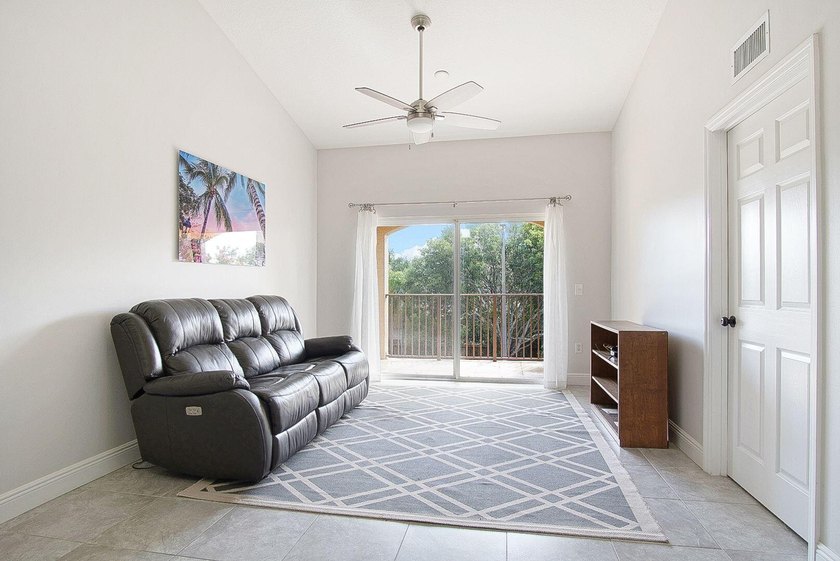Welcome to this charming 3-bedroom, 2-bathroom with a GARAGE - photo 5