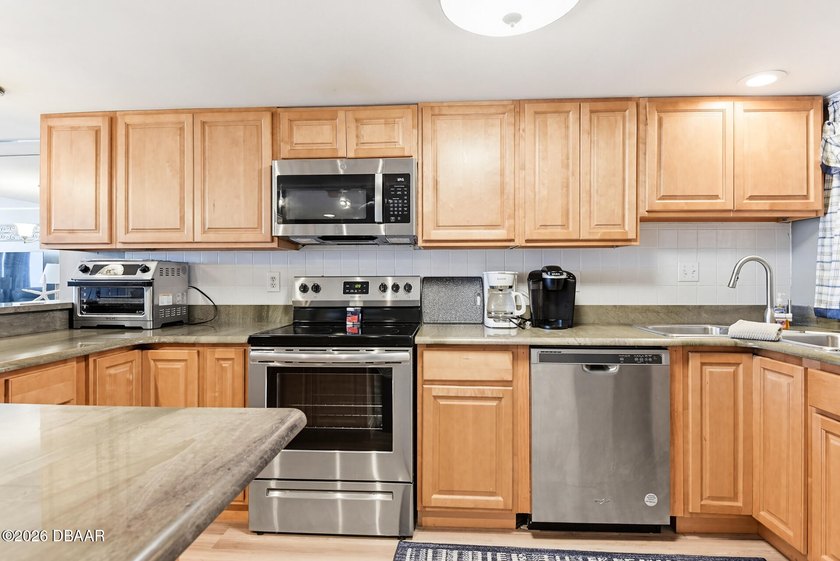 Oceanfront Ocean Views. Furnished. New pool, New seawall, direct - photo 10