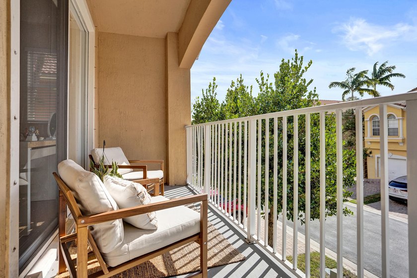 Motivated seller! This move-in-ready 2-bedroom, 2-bath townhome - photo 15