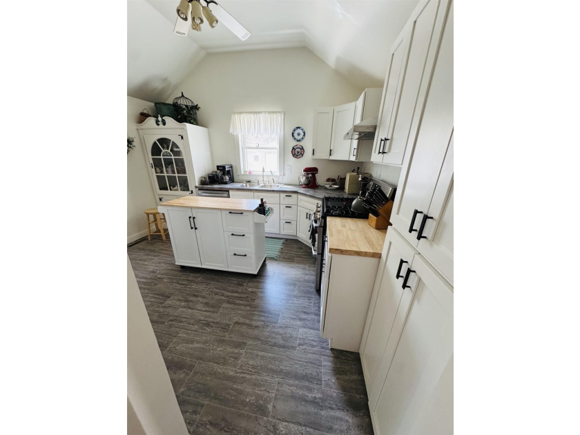 Adorable, updated &amp; perfectly located, welcome to one of - photo 7