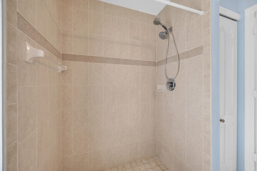 NEW ROOF 2026! Beautifully maintained 4-bedroom, 2-bath home - photo 27