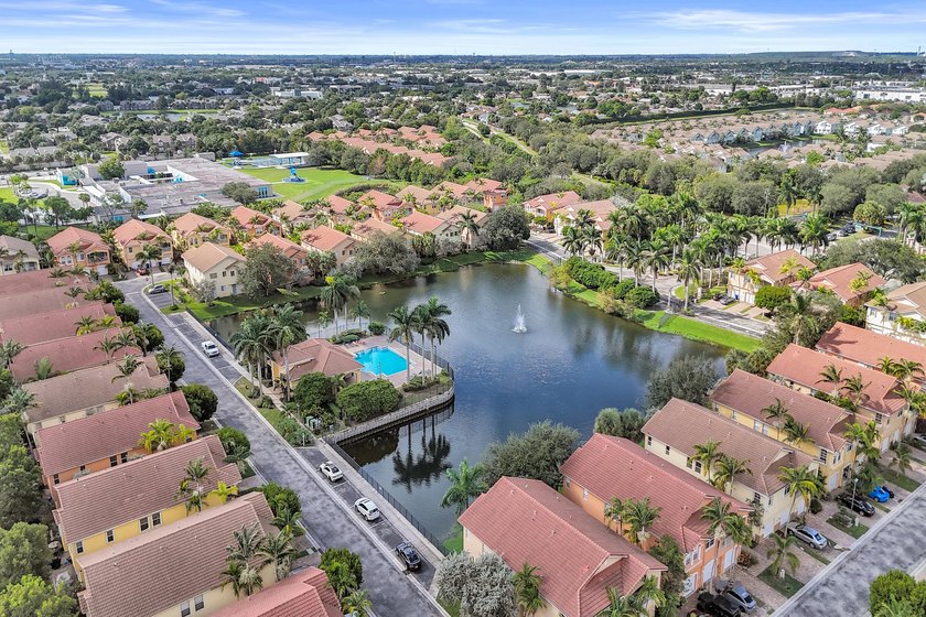 Motivated seller! This move-in-ready 2-bedroom, 2-bath townhome - photo 28