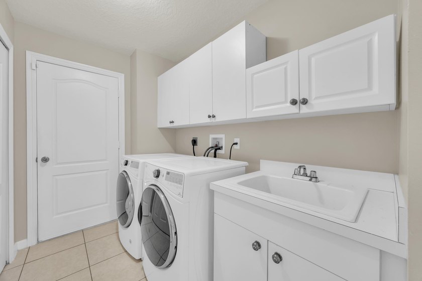 NEW ROOF 2026! Beautifully maintained 4-bedroom, 2-bath home - photo 34
