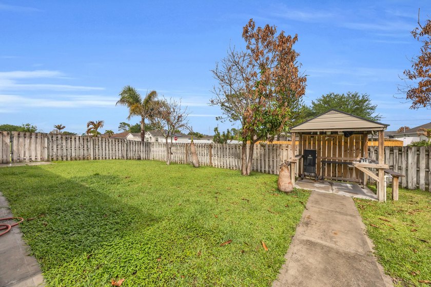 NEW ROOF 2026! Beautifully maintained 4-bedroom, 2-bath home - photo 37