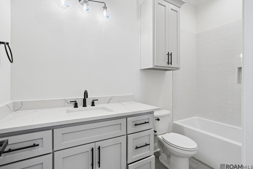 Welcome to this beautifully designed 4-bedroom, 3-bath home in - photo 11