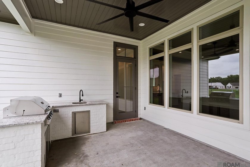 Welcome to this beautifully designed 4-bedroom, 3-bath home in - photo 14