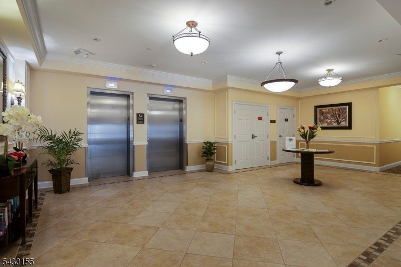 Beautifully appointed and impeccably maintained, this stunning - photo 4
