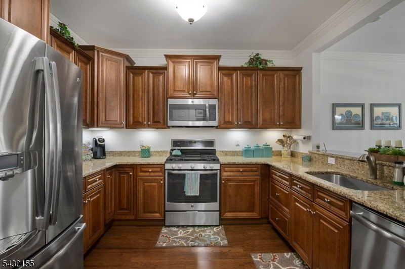 Beautifully appointed and impeccably maintained, this stunning - photo 5
