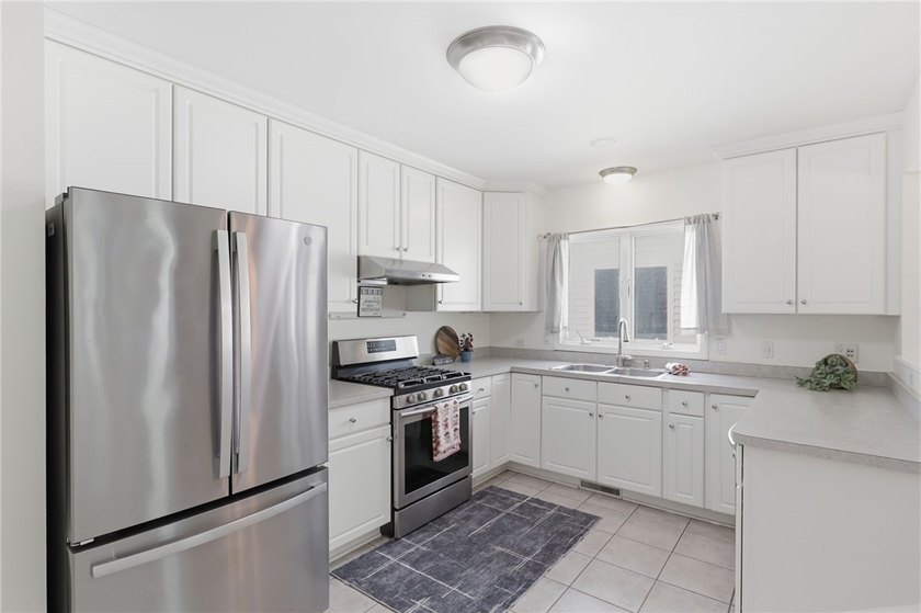 Welcome to 770 Bel Arbor Trail, where refined first-floor living - photo 12
