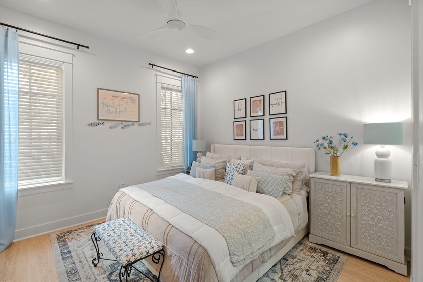 Price Improvement! Incredibly charming home! This beautiful 3 - photo 12