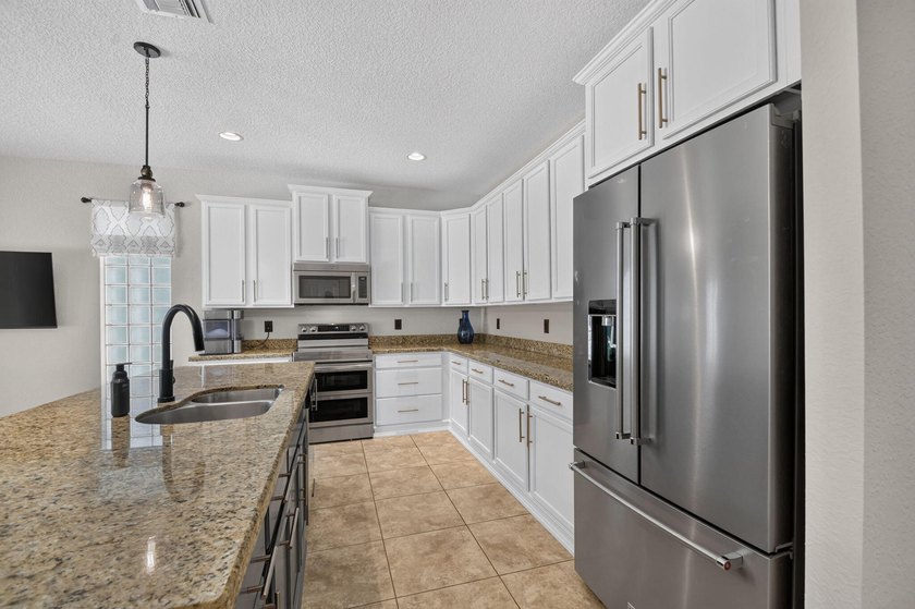 Discover the perfect blend of luxury, privacy, and - photo 15