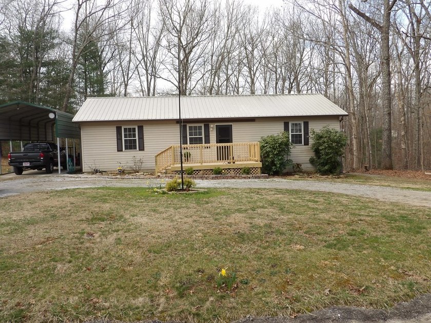 Well-maintained property featuring a 14' RV carport with hookups - photo 29
