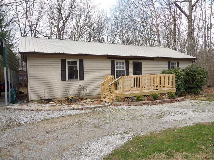 Well-maintained property featuring a 14' RV carport with hookups - photo 30