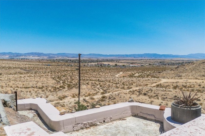 Welcome to the pinnacle of desert living - a custom-designed - photo 44